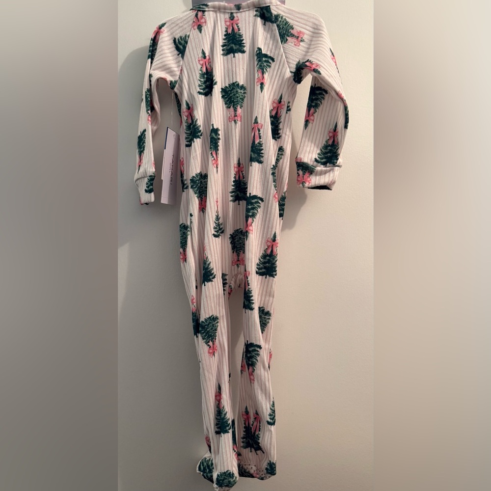 VIRAL!! Tahari Kids Christmas Pajama Footed Onesie with Headband- 24 Months- NWT - Picture 2 of 4